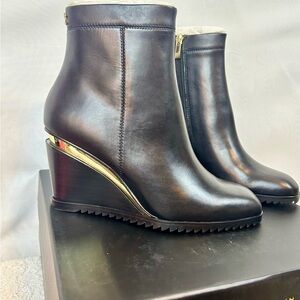 NEW Women’s Donna Karan Dallas Black Wedge Heel Leather Booti / size 9